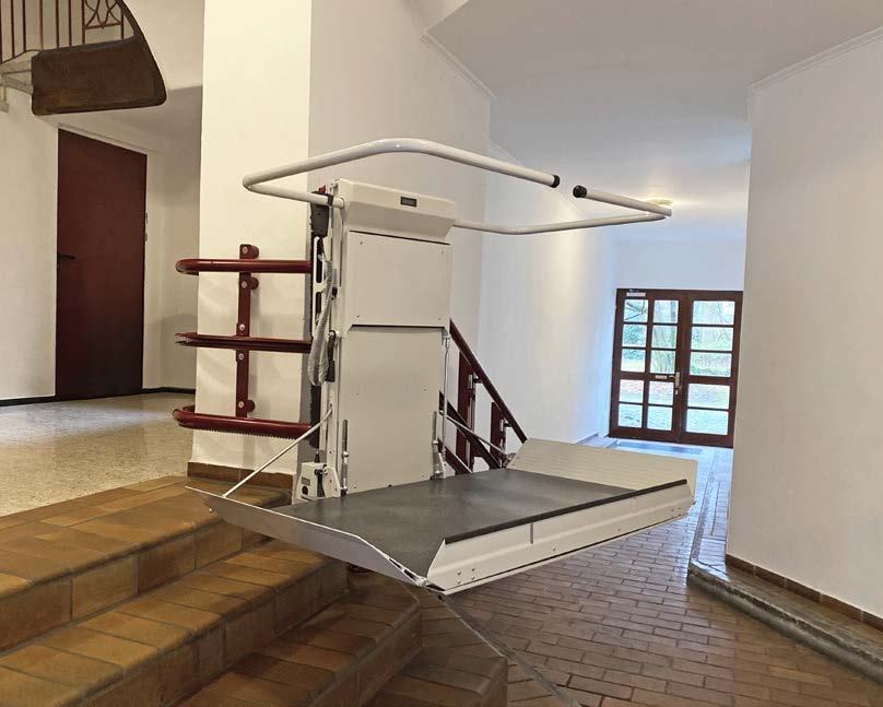 Lehner Stratos Platform Lift for Curved Stairs - Image 4