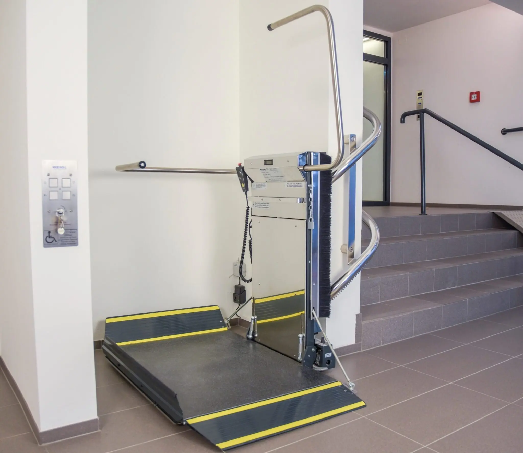 Lehner Stratos Platform Lift for Curved Stairs - Image 2